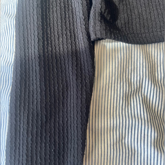 Hi, selling this beautiful long sleeve top for women/teens in size S. - Picture 7 of 10